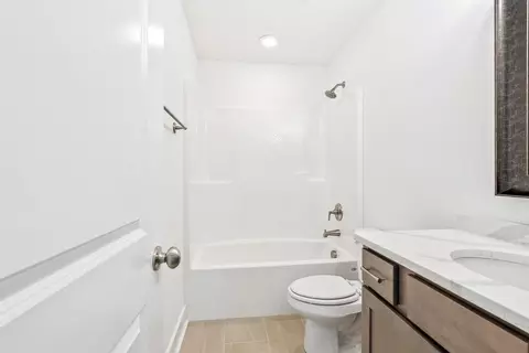 Bath - 127 Laurel Branch Dr, Dothan, AL 36305 photo 4 of 7