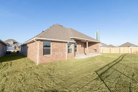 Exterior - 932 Hydrangea Way, Edmond, OK 73034 photo 28 of 31