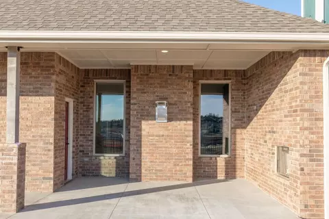 Exterior - 932 Hydrangea Way, Edmond, OK 73034 photo 27 of 31