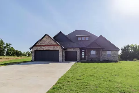 Exterior - 932 Hydrangea Way, Edmond, OK 73034 photo 18 of 31