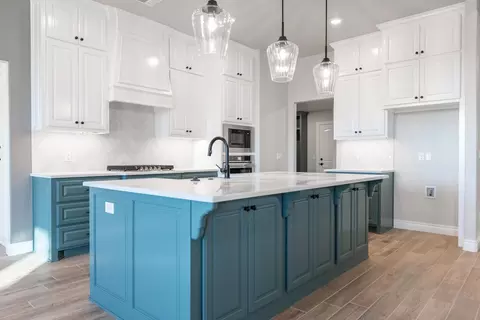Kitchen - 932 Hydrangea Way, Edmond, OK 73034 photo 2 of 15