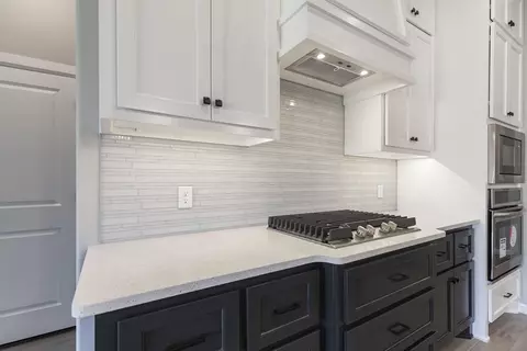 Kitchen - 932 Hydrangea Way, Edmond, OK 73034 photo 8 of 15