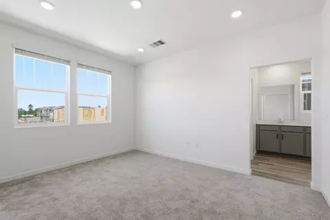 Bedroom - 1007 Ginkgo Cir, Davis, CA 95618 photo 1 of 3