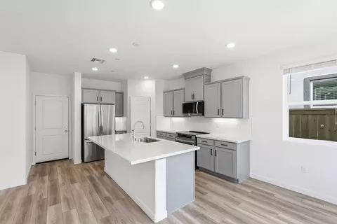 Kitchen - 1007 Ginkgo Cir, Davis, CA 95618 photo 1 of 5