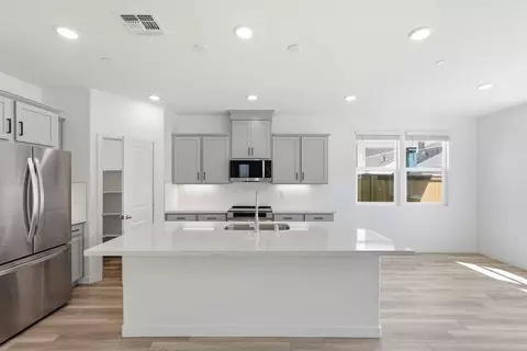 Kitchen - 1007 Ginkgo Cir, Davis, CA 95618 photo 2 of 5