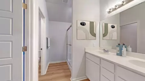 Bath - 1068 Raven Walk Dr, Benton, AR 72015 photo 1 of 1