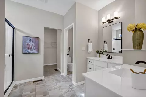 Bath - 2160 Central Park Dr, Troy, MO 63379 photo 1 of 3