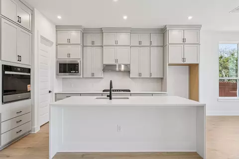 Kitchen - 122 Alvin Dr, Buda, TX 78610 photo 4 of 7