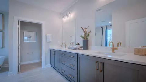 Bath - 8774 Rosehaven Ln, Frederick, MD 21701 photo 3 of 6