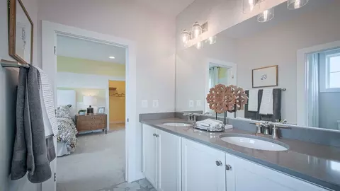 Bath - 8774 Rosehaven Ln, Frederick, MD 21701 photo 5 of 6