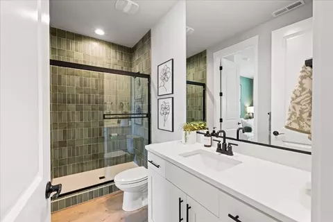 Bath - 173 Alder St, Eagle Point, OR 97524 photo 1 of 6