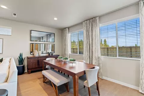 Dining - 173 Alder St, Eagle Point, OR 97524 photo 2 of 2