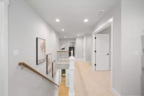 Entry Way - 173 Alder St, Eagle Point, OR 97524 photo 1 of 4