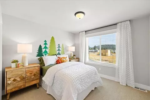 Bedroom - 173 Alder St, Eagle Point, OR 97524 photo 1 of 6