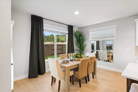 Dining - 173 Alder St, Eagle Point, OR 97524 photo 1 of 2