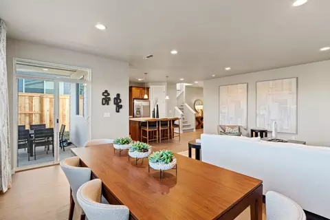 Dining - 173 Alder St, Eagle Point, OR 97524 photo 2 of 3