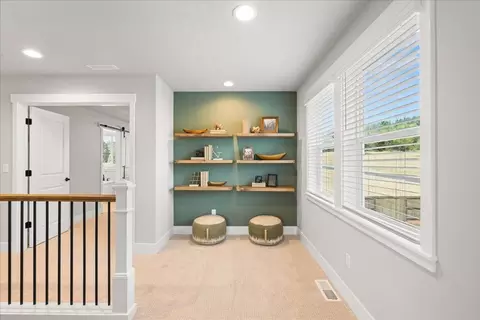 Entry Way - 173 Alder St, Eagle Point, OR 97524 photo 2 of 4
