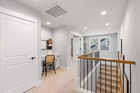 Entry Way - 173 Alder St, Eagle Point, OR 97524 photo 1 of 4