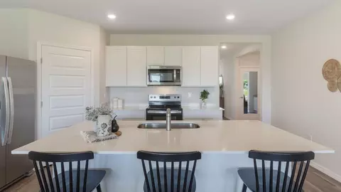 Kitchen - 2815 Adeline Ave, Winter Haven, FL 33881 photo 6 of 6