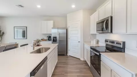 Kitchen - 2815 Adeline Ave, Winter Haven, FL 33881 photo 3 of 6