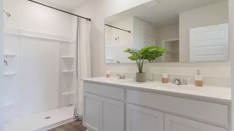 Bath - 2815 Adeline Ave, Winter Haven, FL 33881 photo 1 of 1