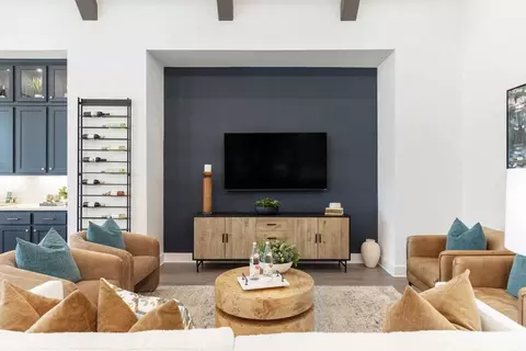 Living - 2000 Deveraux Ave, Van Alstyne, TX 75495 photo 6 of 9