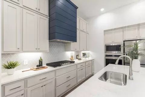 Kitchen - 2000 Deveraux Ave, Van Alstyne, TX 75495 photo 3 of 9