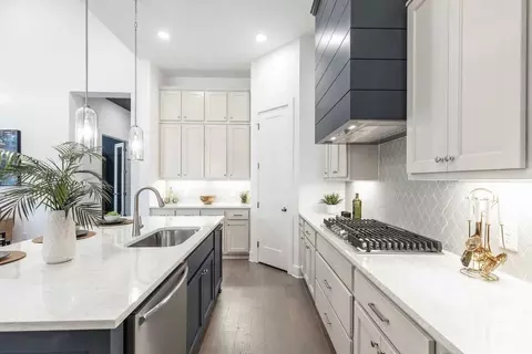 Kitchen - 2000 Deveraux Ave, Van Alstyne, TX 75495 photo 5 of 9