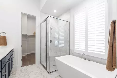 Bath - 2000 Deveraux Ave, Van Alstyne, TX 75495 photo 2 of 4