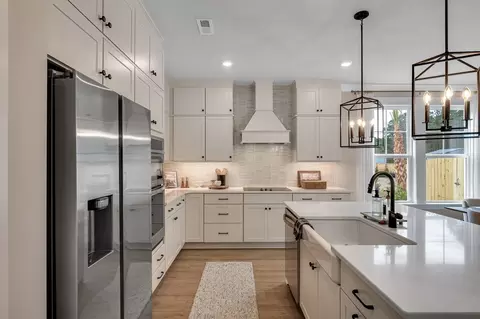 Kitchen - 219 Creek Pointe Dr, Moncks Corner, SC 29461 photo 7 of 10