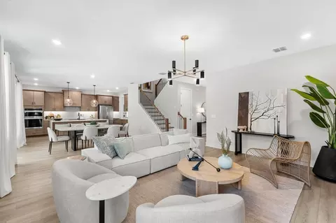 Living - 4295 Darby Ct, Eustis, FL 32736 photo 2 of 3