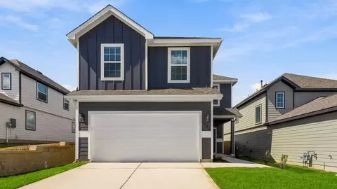 8823 Black Oak Dr, Elmendorf, TX 78112
