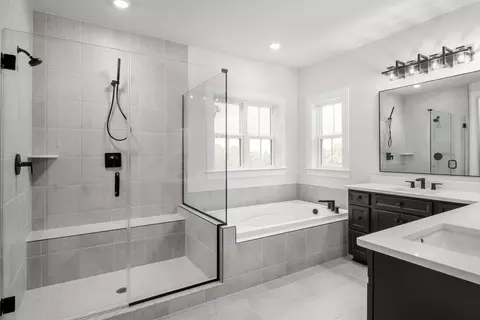 Bath - 1050 Worthington Rd, Exton, PA 19341 photo 3 of 11