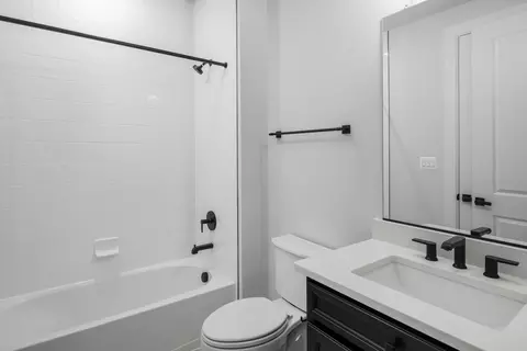 Bath - 1050 Worthington Rd, Exton, PA 19341 photo 1 of 11