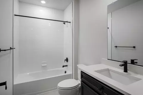 Bath - 1050 Worthington Rd, Exton, PA 19341 photo 9 of 11