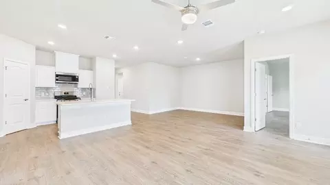 Living - 206 High Ridge Rd, Duson, LA 70529 photo 2 of 8
