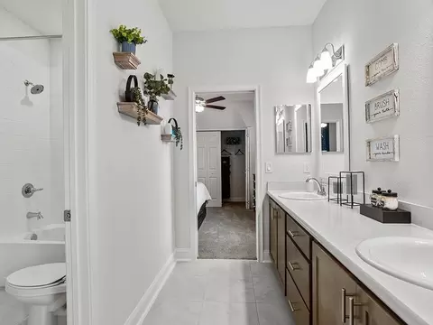 Bath - 5386 Duxford Cir, Saint Cloud, FL 34771 photo 3 of 3