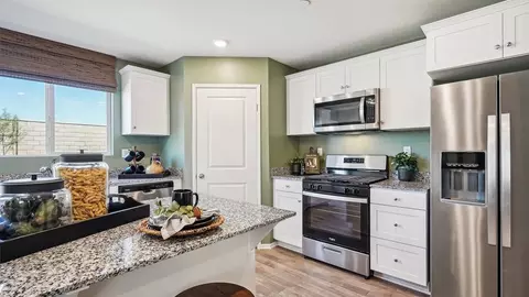 Kitchen - 31066 Shining Willow Dr, Winchester, CA 92596 photo 3 of 4