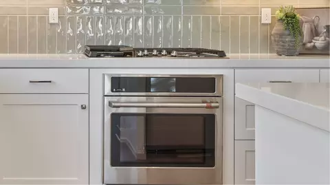 Kitchen - 2035 Wisteria Pl, Montebello, CA 90640 photo 4 of 6