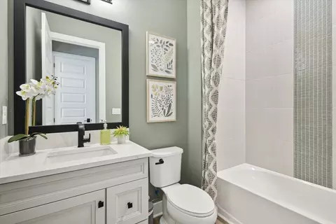 Bath - 10545 Longmeadow Ave, Parrish, FL 34219 photo 7 of 7