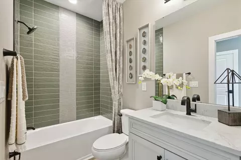 Bath - 10545 Longmeadow Ave, Parrish, FL 34219 photo 5 of 7