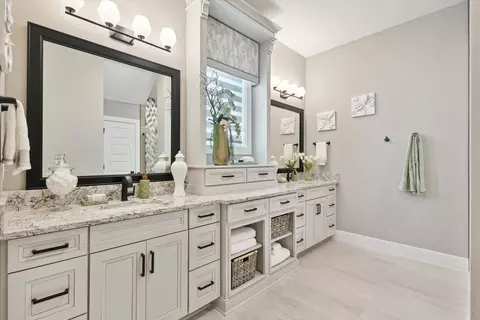 Bath - 10545 Longmeadow Ave, Parrish, FL 34219 photo 4 of 7