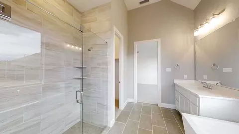 Bath - 317 Vale Run, Kyle, TX 78640 photo 3 of 3