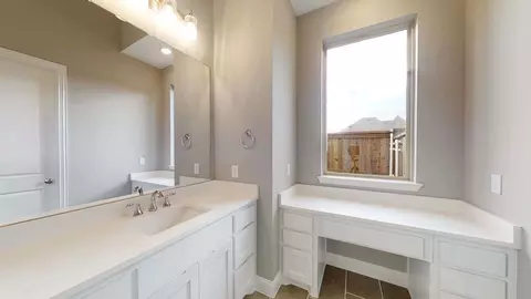 Bath - 317 Vale Run, Kyle, TX 78640 photo 2 of 3