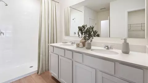 Bath - 2501 Dorset Ct, Ormond Beach, FL 32174 photo 1 of 4