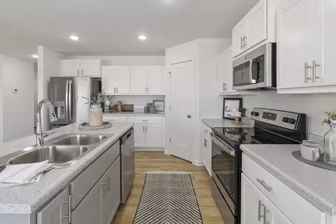 Kitchen - 3914 E Wilsons Valley Blvd, Brookline, MO 65619 photo 5 of 7
