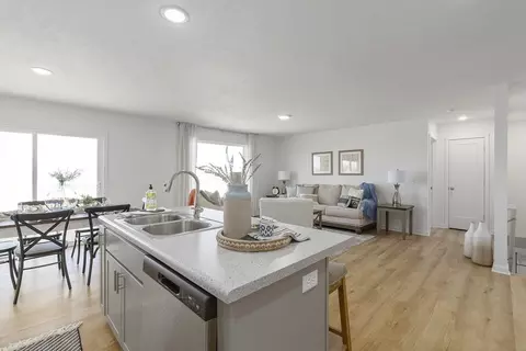 Kitchen - 3914 E Wilsons Valley Blvd, Brookline, MO 65619 photo 6 of 7