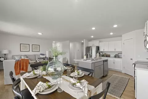 Dining - 3914 E Wilsons Valley Blvd, Brookline, MO 65619 photo 1 of 2