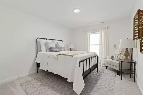 Bedroom - 3914 E Wilsons Valley Blvd, Brookline, MO 65619 photo 5 of 5