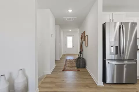 Entry Way - 3914 E Wilsons Valley Blvd, Brookline, MO 65619 photo 1 of 5